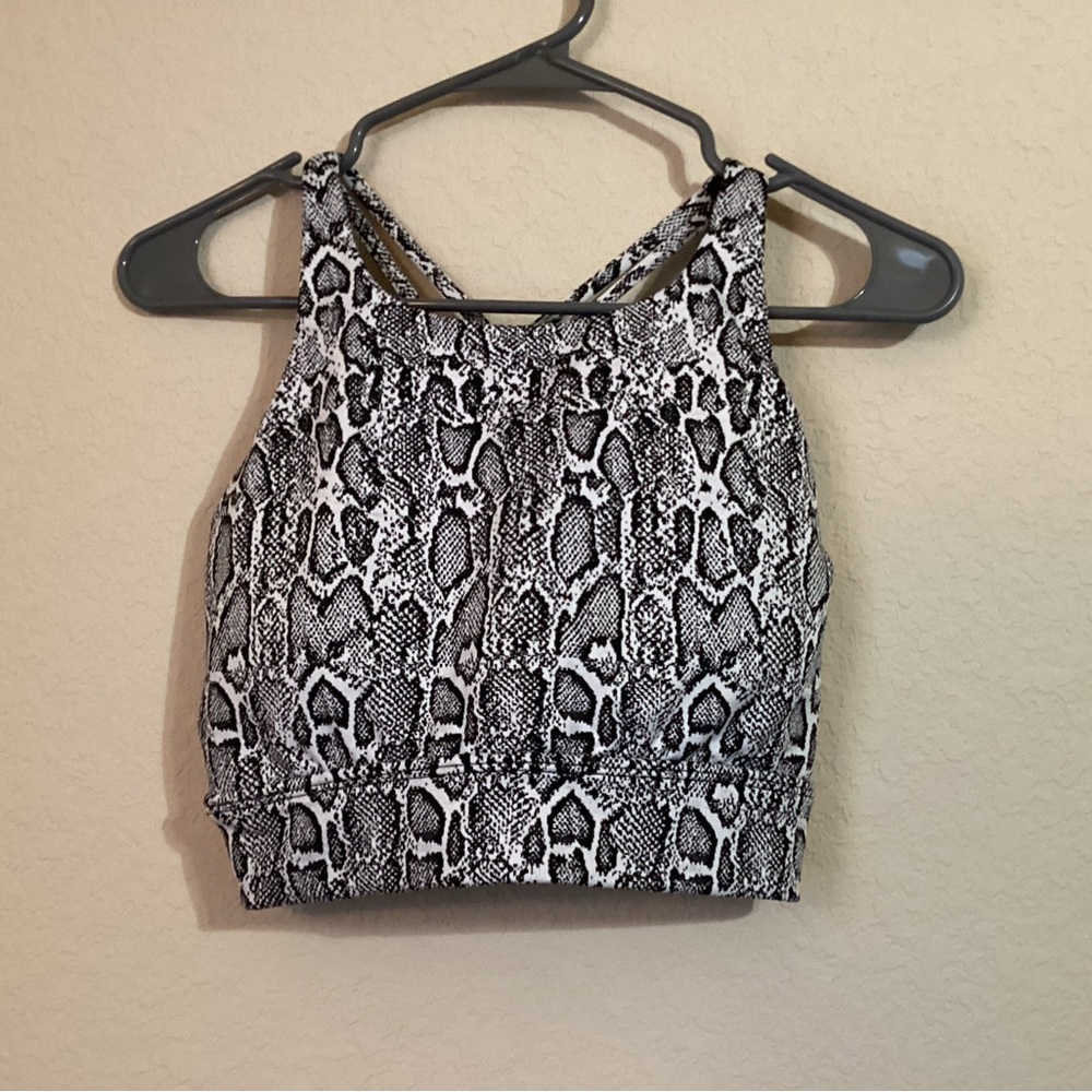 BuffBunny Black and White Snake Print Cropped Sports Bra Size: Medium